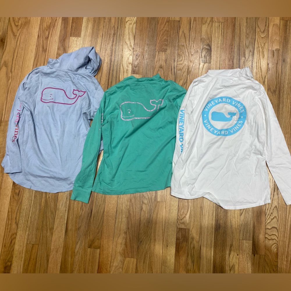 Hooded vinyard vines shirt